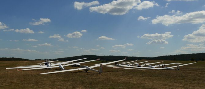 Unser erstes Mal – Sibbi und Jack zum „Schnupperwettbewerb“ am ältesten Flugplatz der Welt